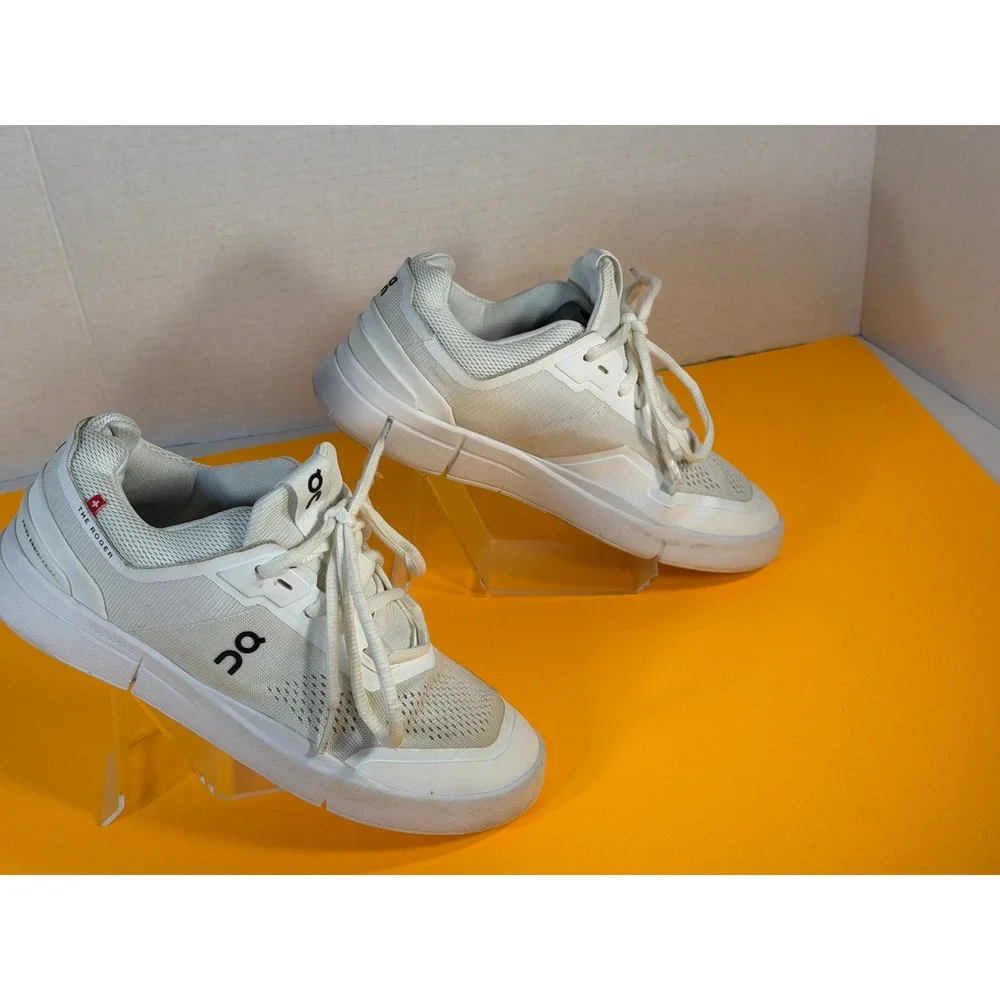 On Cloud THE ROGER Clubhouse White Silver Sneakers Womens Size 6 3WD11480482